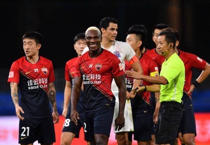  佛罗伦萨队长染红离场球队遭绝杀陷危机  