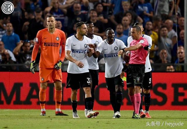  尤文图斯中场核心伤退，球队陷入被动局面